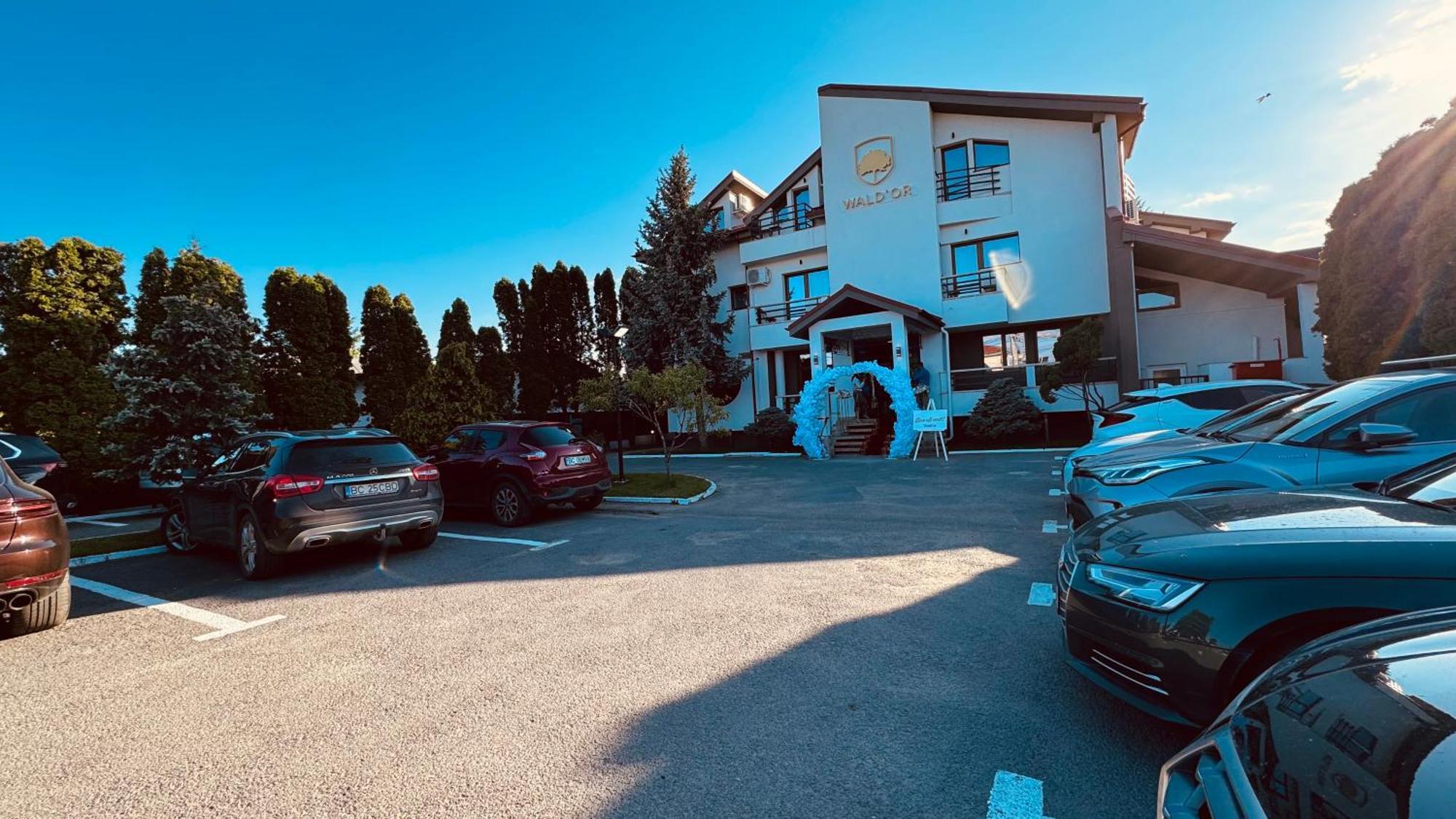Pensiunea Waldor Bacău エクステリア 写真