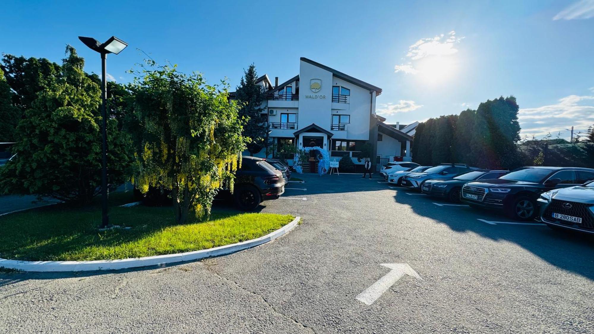 Pensiunea Waldor Bacău エクステリア 写真