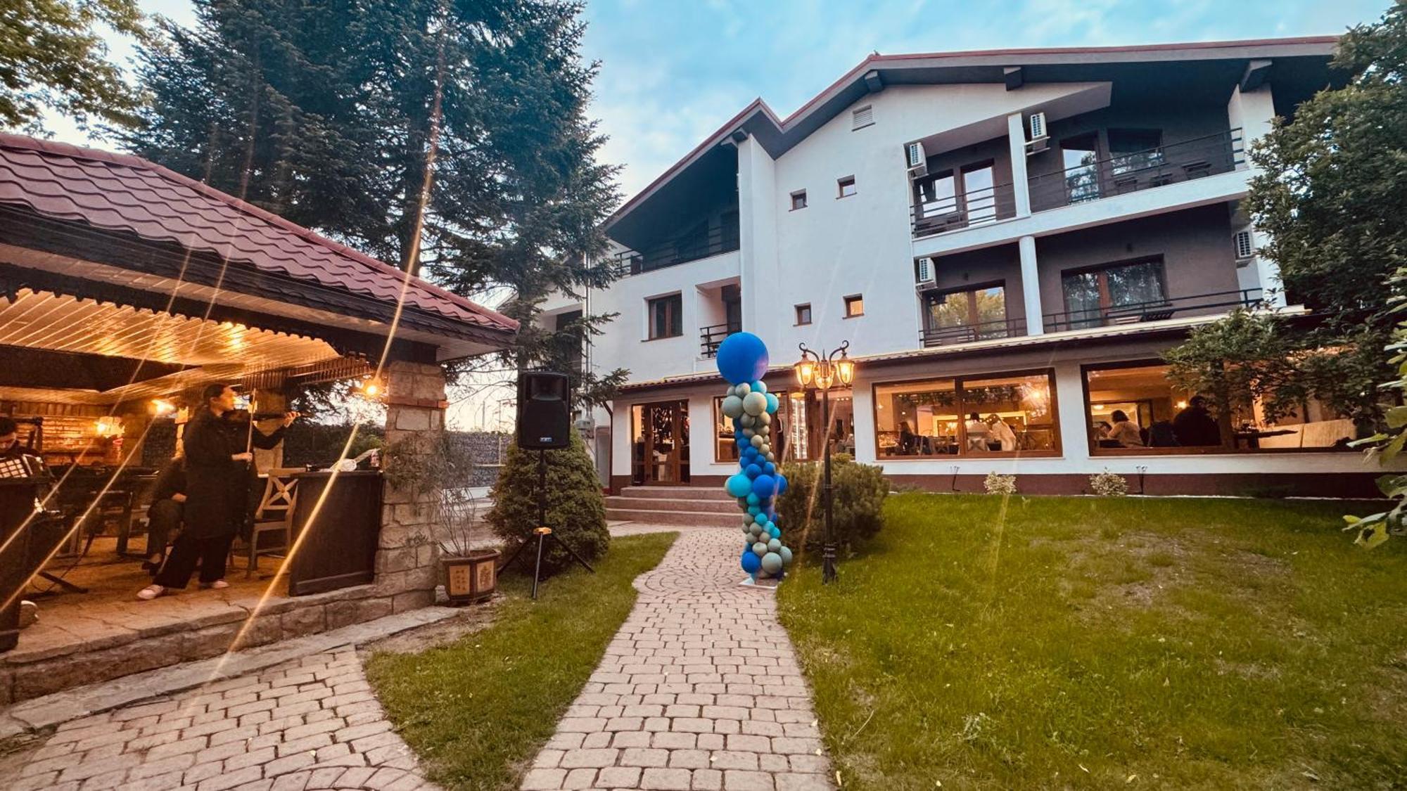 Pensiunea Waldor Bacău エクステリア 写真
